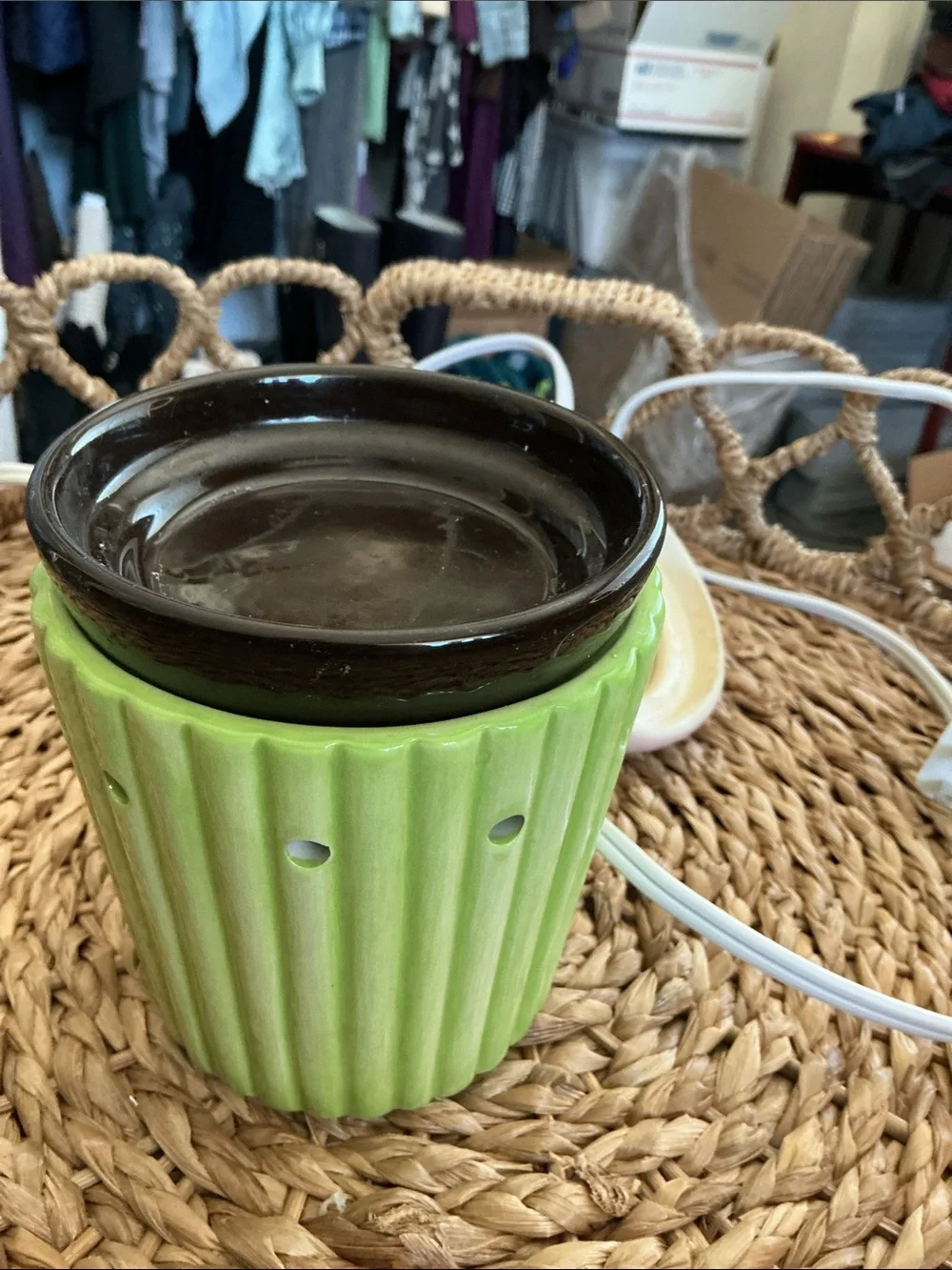Scentsy Ceramic Cupcake Wax Warmer - Pink Frosting & Green Base